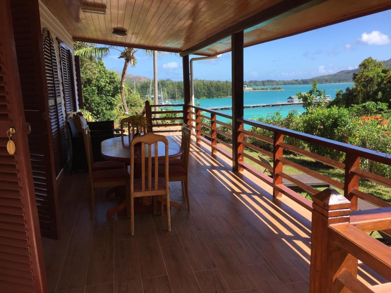 Le Grand Bleu Villas Baie Sainte Anne エクステリア 写真
