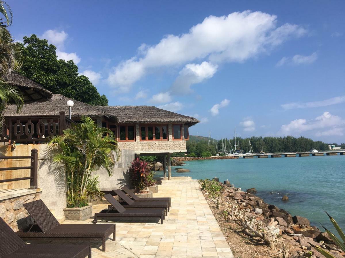 Le Grand Bleu Villas Baie Sainte Anne エクステリア 写真