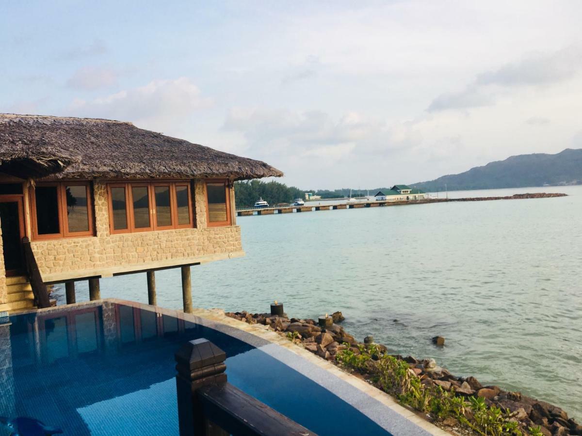 Le Grand Bleu Villas Baie Sainte Anne エクステリア 写真